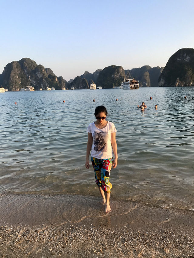 🚢 1-Night Ha Long Bay Cruise: A Journey Through Vietnam’s Dreamscape 🌅🇻🇳