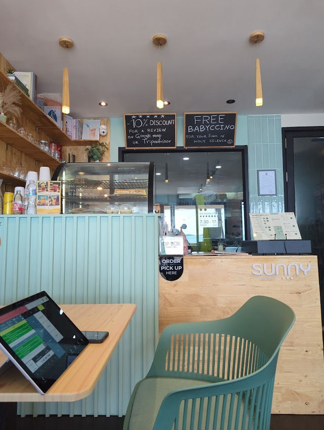 Sunny Cafe: Samui's Bright Spot
