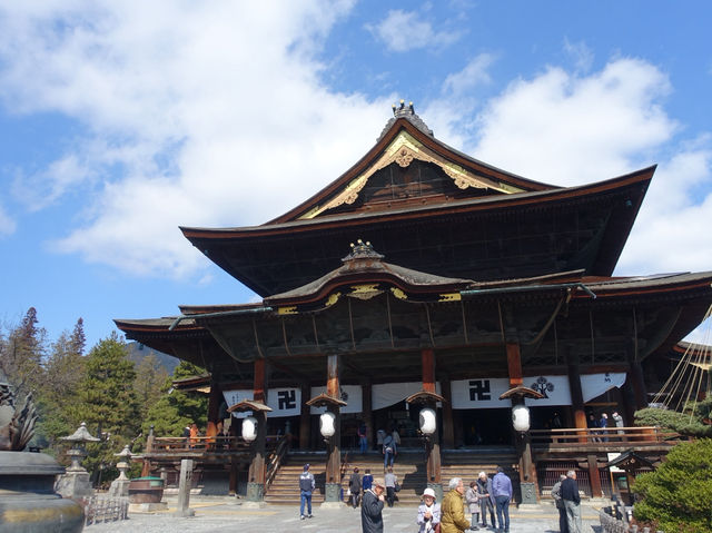⛩️ Zenkōji Temple – A Serene Spiritual Heart in Nagano