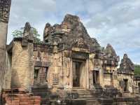 มนต์เสน่ห์ขอมโบราณกลางทุ่งอีสานใต้