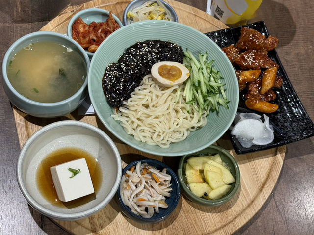 高雄成功路上漢神百貨B3美食天地.（韓姜熙小廚房）是我的最愛餐點