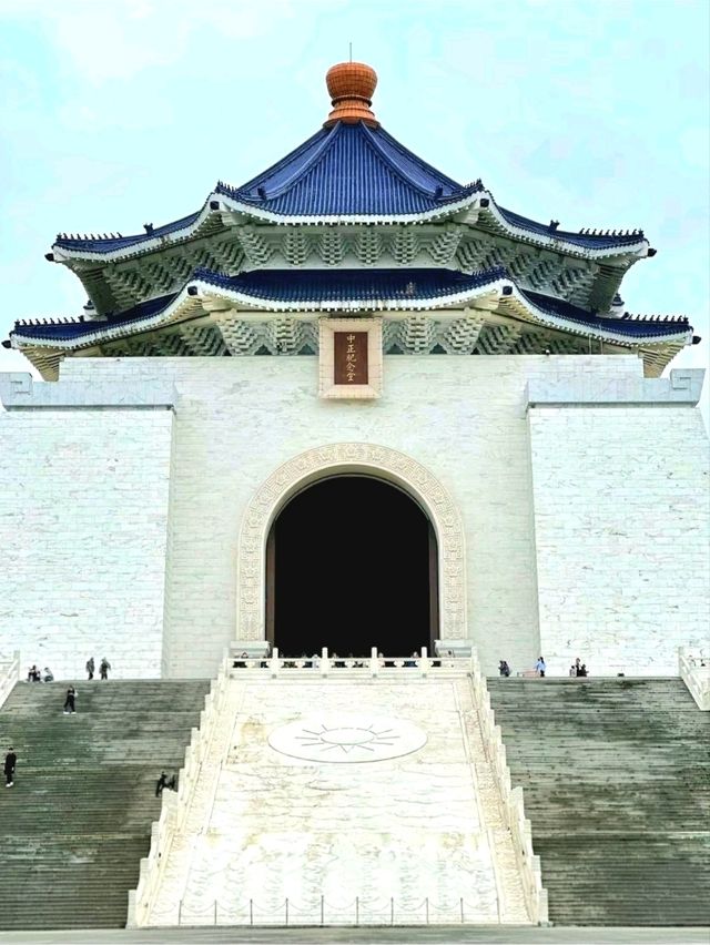 A Gentle Walk Through Chiang Kai-Shek Memorial Hall