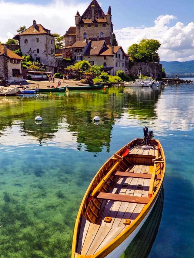 🇫🇷 Yvoire – A Blooming Gem by Lake Geneva 🌸