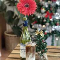 🕊️ Hide and Sip Coffee – คาเฟ่เล็กๆใน