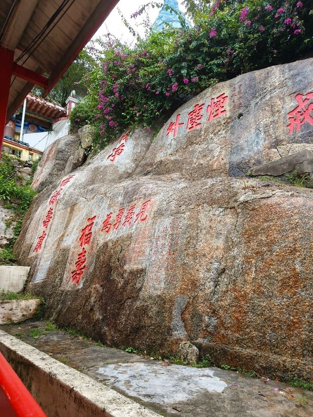 A Calm and Beautiful Temple Visit in Penang