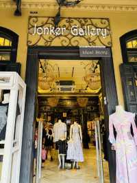 Chic Souvenirs and Stylish Threads