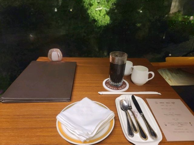 니시테츠 그랜드 호텔(西鉄グランドホテル) GROTTO(동굴) 夜のアフタヌーンティー