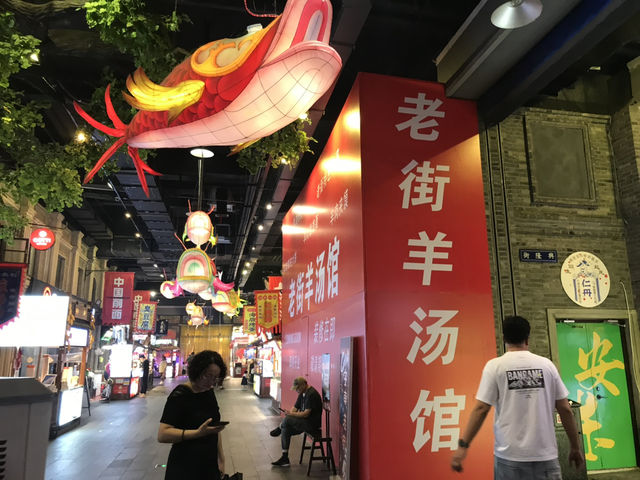 202507丹東： 安東老街夜散步：在歷史與燈火之間，尋一碗牛肉湯飯的安慰