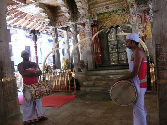 【スリランカ🇱🇰キャンディ】ダラダー・マーリガーワ寺院