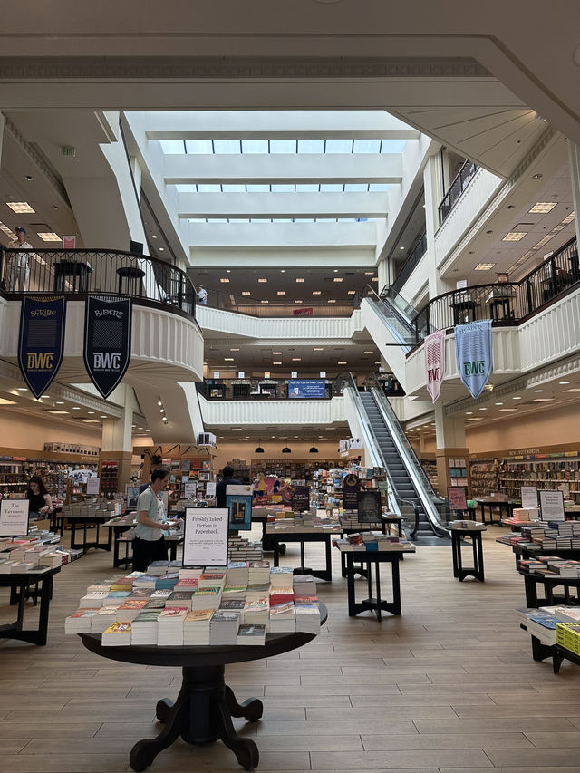 洛杉磯Barnes & Noble｜西海岸書迷朝聖地 📚 