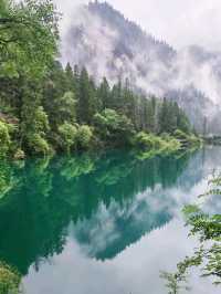 Crystal Lakes and Living Legends: The Magic of Jiuzhaigou