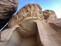 🏜️ 寂靜沙海中的千年石墓｜AlUla 的納巴泰遺跡群