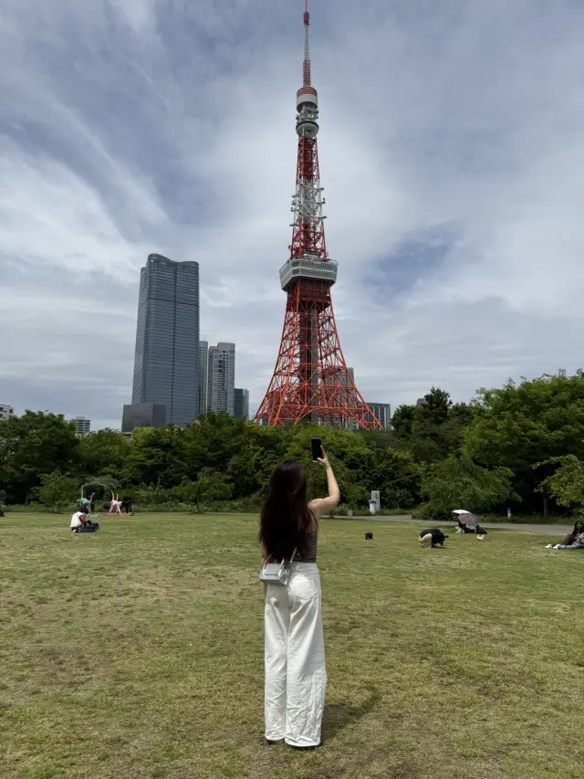 Tokyo Tower - a million-view photo spot