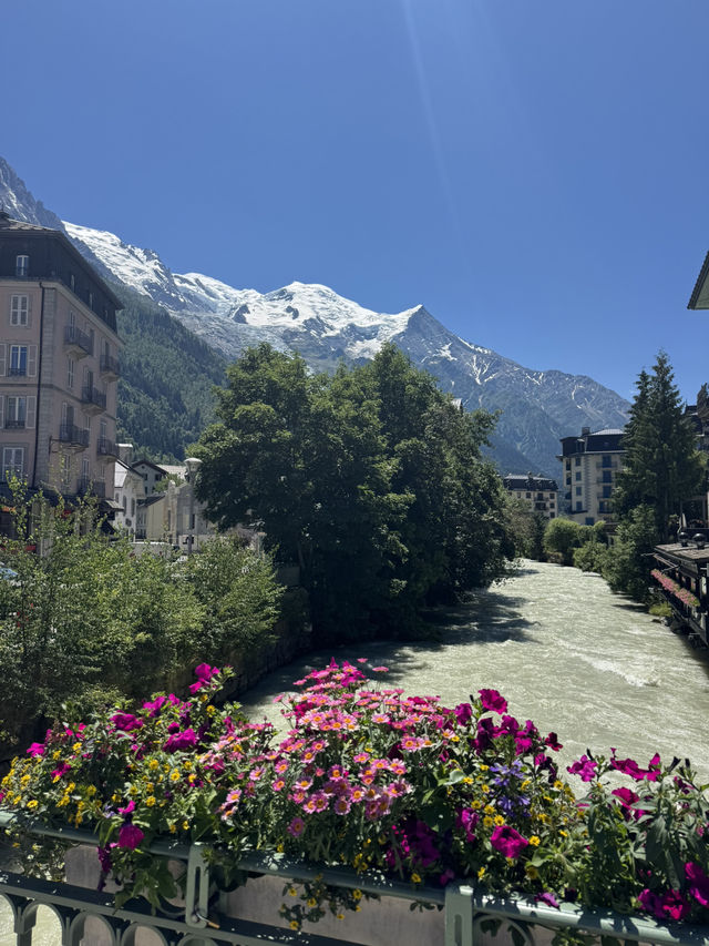 【フランス】ヨーロッパアルプスの最高峰、モンブランを望む街シャモニー 🏔 【フランス】ヨーロッパアルプスの最高峰、モンブランを望む街シャモニー 🏔