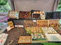 Kunming's Green Lake: Timeless Charm and Market Vibes