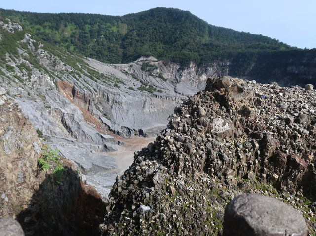 ภูเขาไฟที่ดับแล้วเมืองบันดุง Tangkuban Parahu