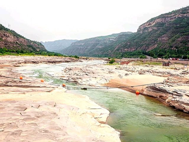 “The Yellow River in Dry Season: The Silent Power of China’s Mother River” “The Yellow River in Dry Season: The Silent Power of China’s Mother River”