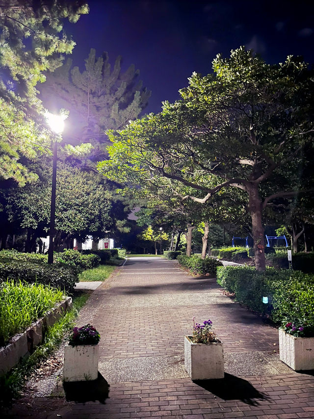 Makuhari Seaside Park: A Scenic Escape of Flowers, Greenery, and Fun  Makuhari Seaside Park: A Scenic Escape of Flowers, Greenery, and Fun