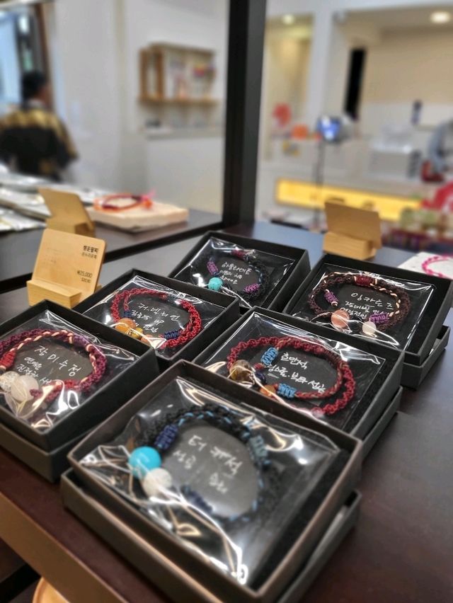 만추를 즐기는 전주한옥마을 작품 전시관