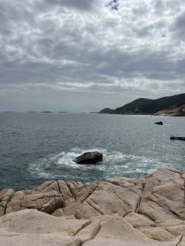 香港隱世海灘🌊模達灣 x 石排灣打卡攻略！絕美薑花田＋手指岩石✨