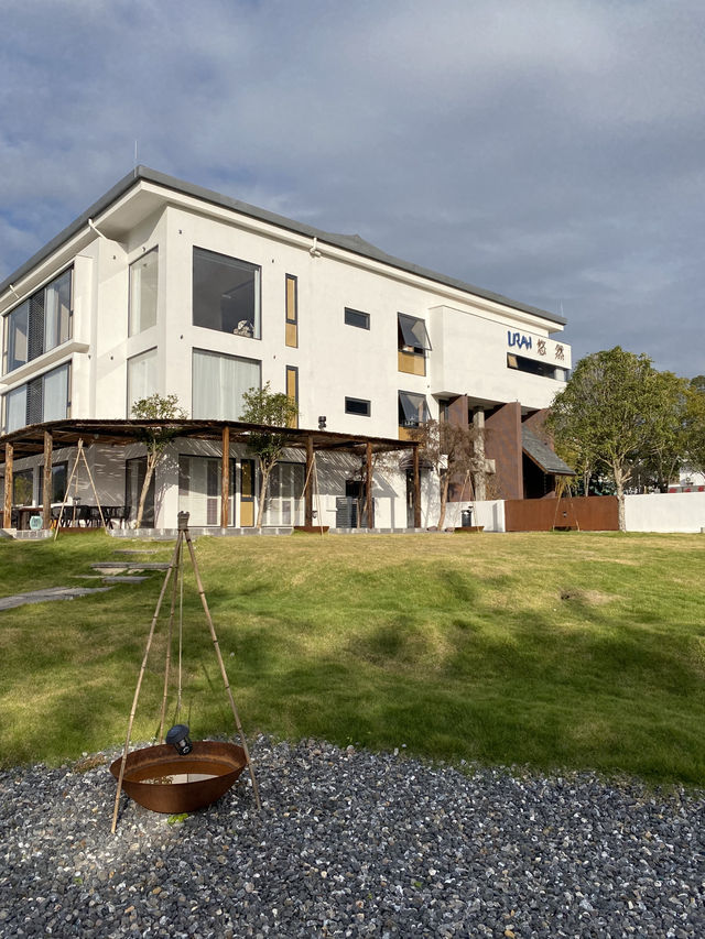 丹霞山江畔最棒的酒店- 悠然江畔設計師藝術酒店 丹霞山江畔最棒的酒店- 悠然江畔設計師藝術酒店