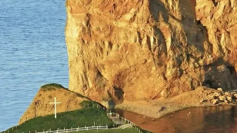 มหัศจรรย์ริมทะเลและมนต์เสน่ห์แห่งภูเขาใน Gaspé, Percé และ Mo — traveler post in Perce