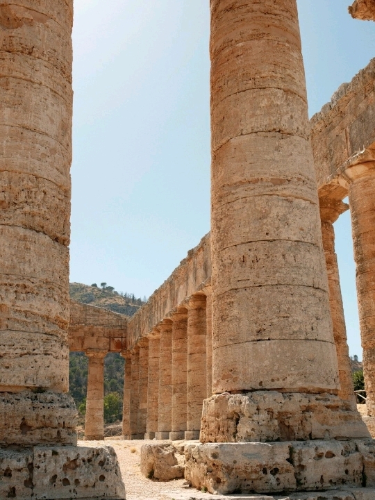 🏛️ A Temple Built for Power — and an Unfinished Dream in Segesta
