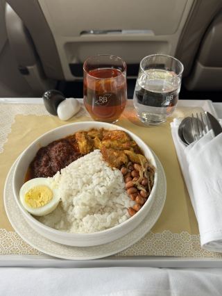 ✈️ Review of Royal Brunei Business Class, Kuching 🇲🇾 → Bandar Seri Begawan 🇧🇳 Airbus A320