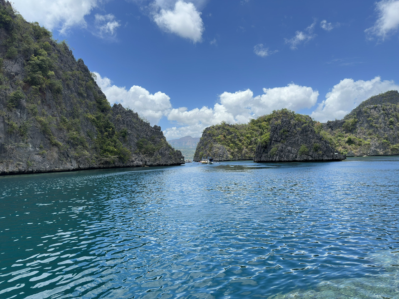 Busanga 6-Day In-Depth Tour: Relaxing Hot Springs, Shipwreck Snorkeling, Island Beaches, Wildlife Exploration