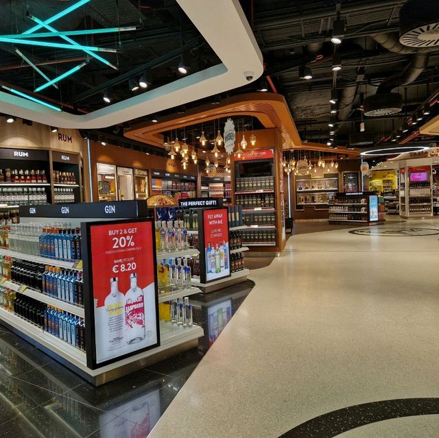 Lisbon Airport - WOW 