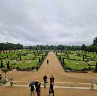 🌟 Exploring Majestic Hampton Court Park! 🏰🌳