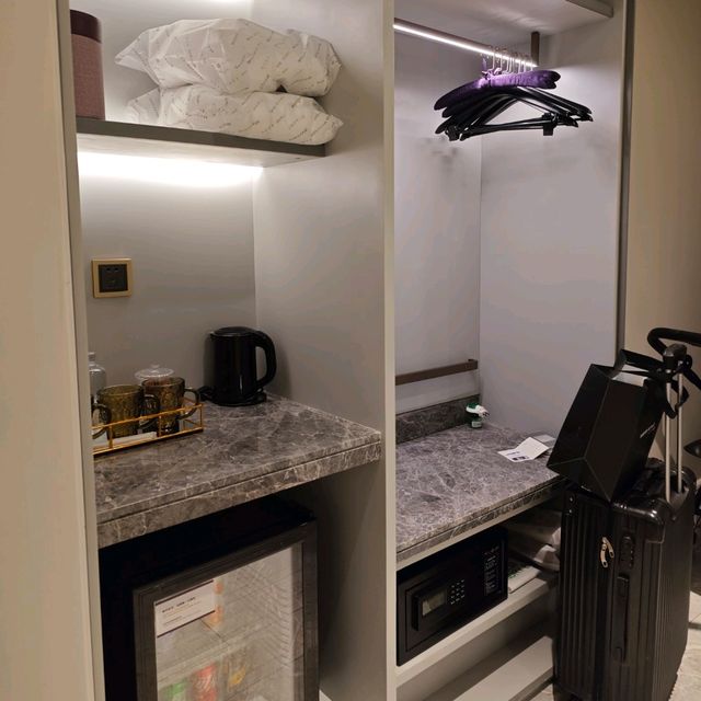 Bund Bliss: Challenges & Comfort at Mercure