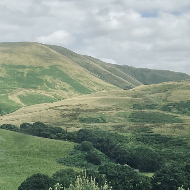 Into the Valley: Scenic Drives and Endless Views