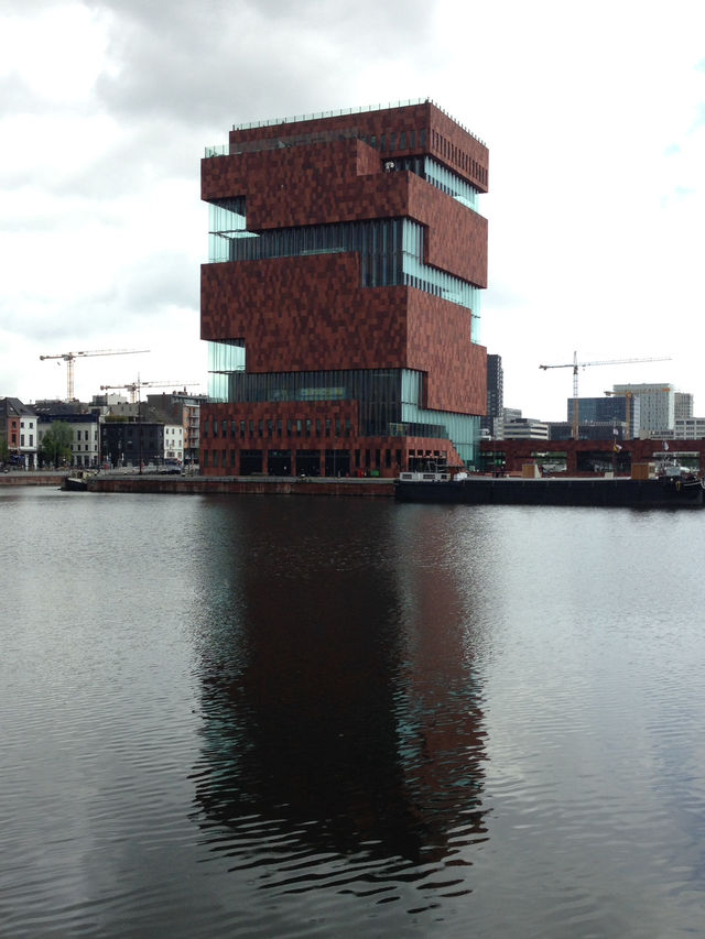 Antwerp is the city of the thrown hand. 