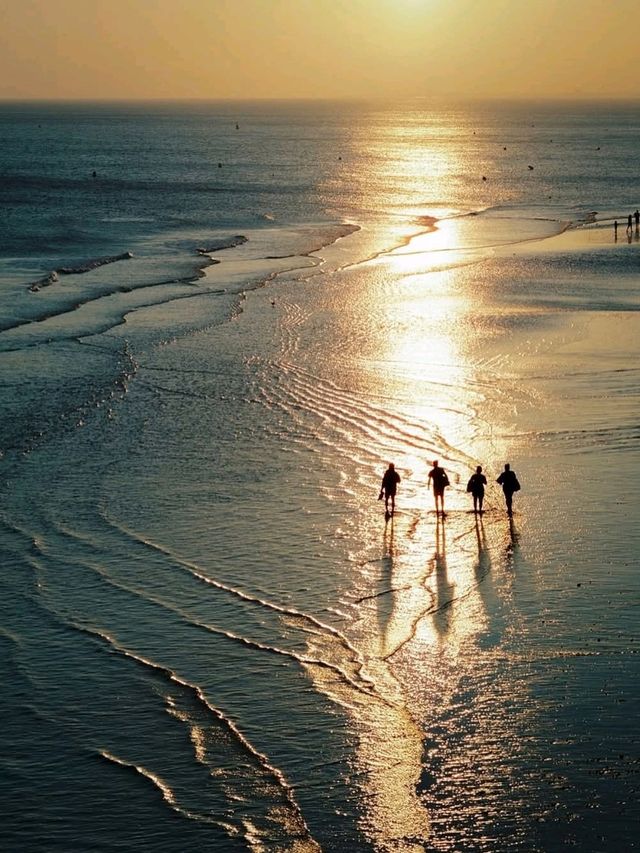 🌊 Discover the Charm of Brighton Beach 🏖️