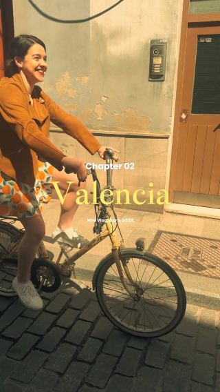 Exploring the real Valencia with bikes
