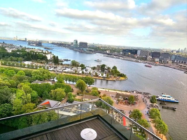 🌙Moon🌙 - a unique rotating restaurant