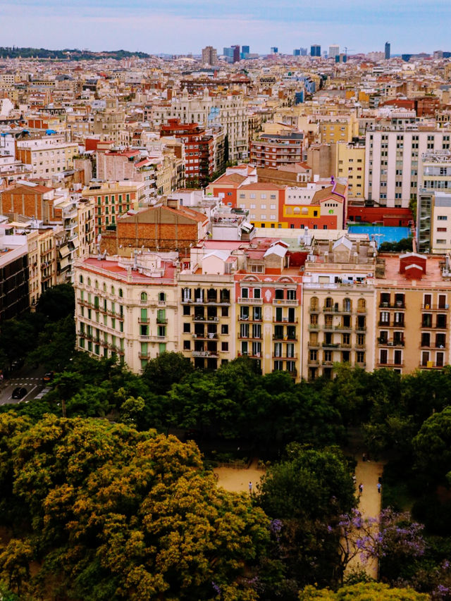 🎒✨ Backpacker Essentials for Barcelona — Explore Smart, Spend Less!