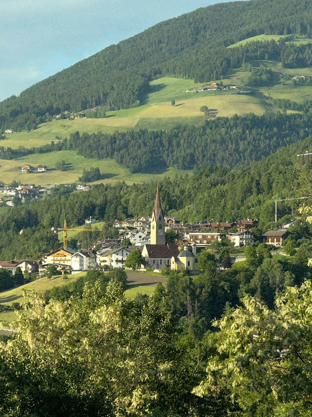 Switzerland’s Affordable Capital Experience 🐻🏰
