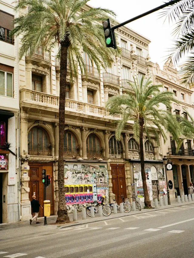 🌿🏛️ Weekend Getaway in Valencia: Old Town & City Charm 🏰🌸