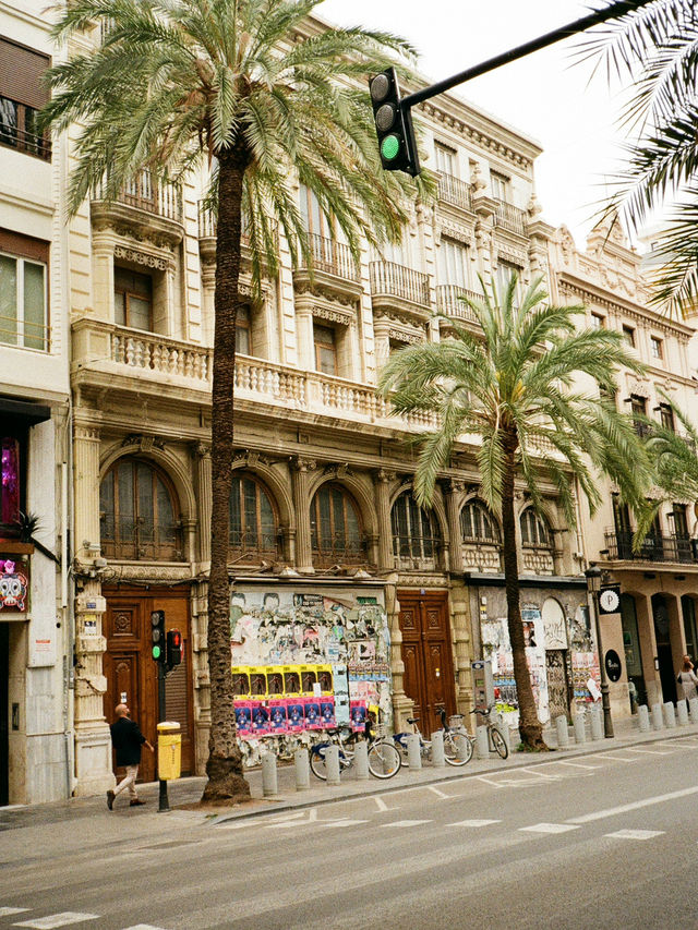 🌿🏛️ Weekend Getaway in Valencia: Old Town & City Charm 🏰🌸