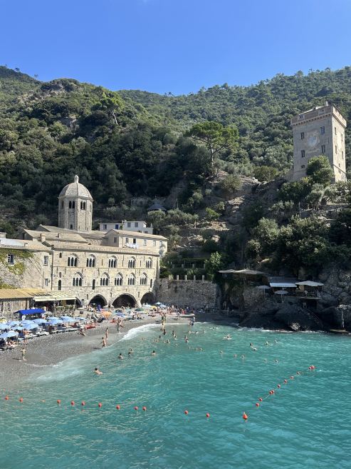 🇮🇹 San Fruttuoso - a medieval abbey in a bay hidden from the world