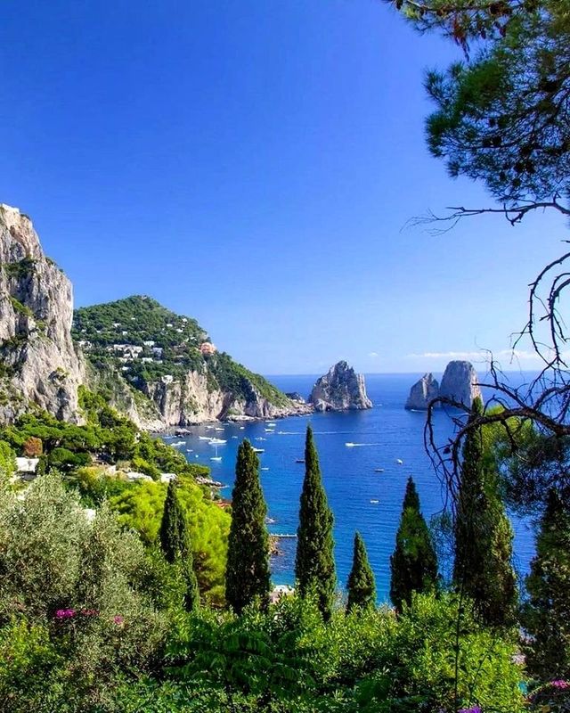 Capri - Italians call it the most beautiful island in the world 🏝️
