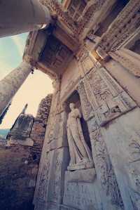 The vicissitudes of history in ruins.