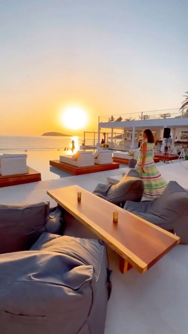 A Captivating Sunset at Kantouni Beachworthy of Witnessing