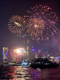 坐上香港維多利亞港遊輪看跨年煙花是什麼體驗～