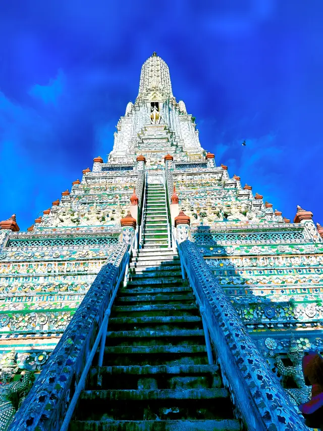 Popular Bangkok Travel Attractions | Temple of King Zheng