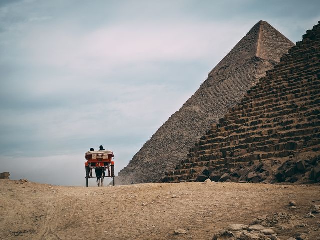 埃及｜金字塔上的恢宏與塔下的套路