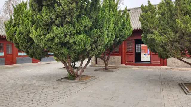 There are two Confucian temples within the ancient city of Zhengding