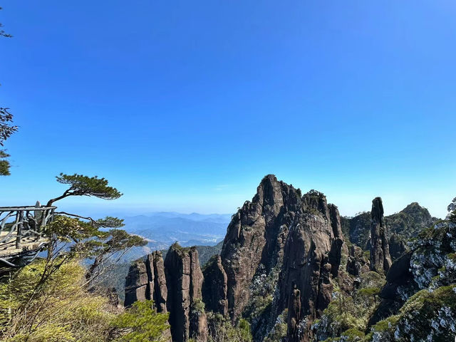 雄渾瑰麗的三清峰，讓人感嘆大自然的神奇和無窮魅力